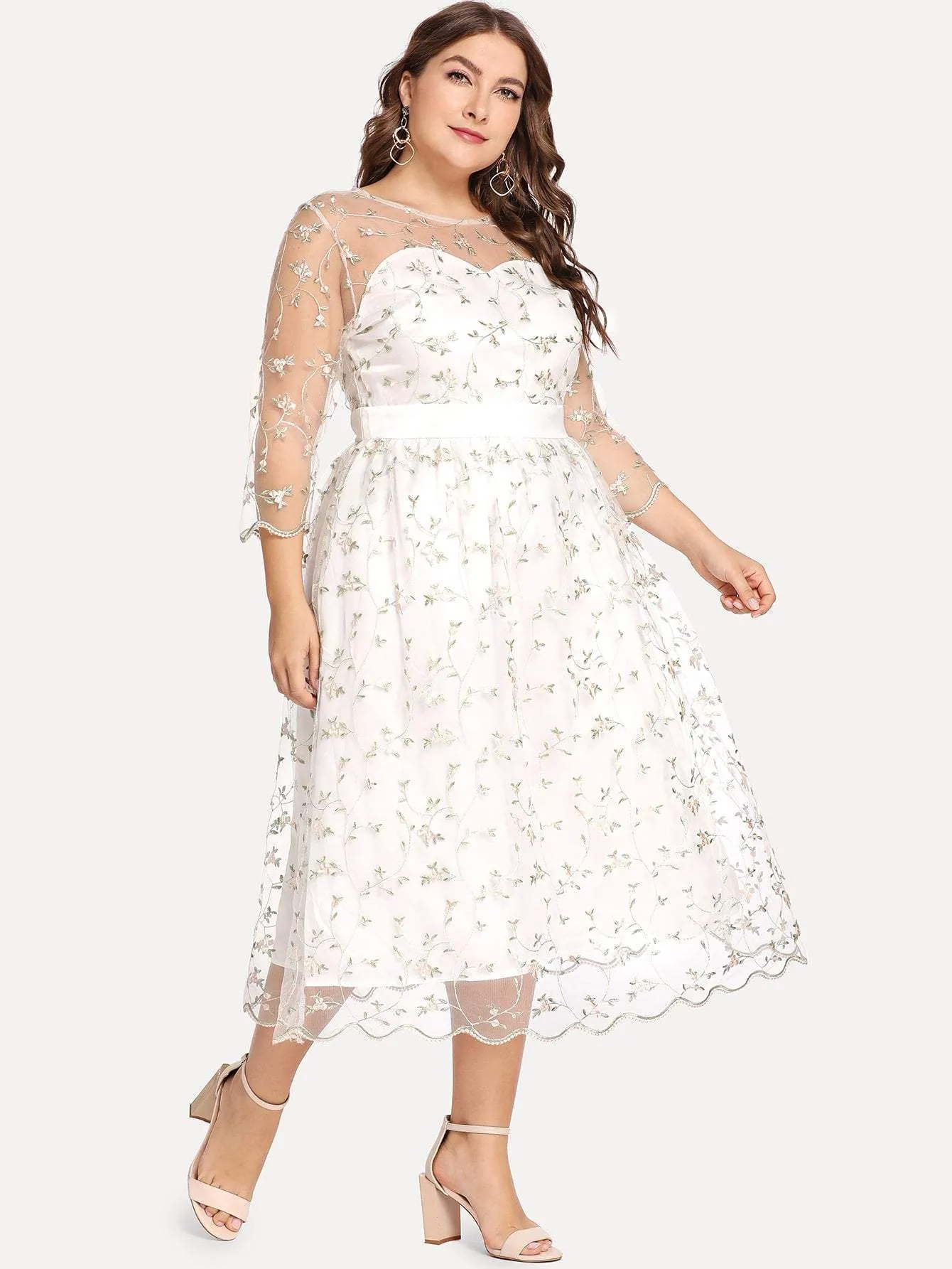  Plus Embroidered Mesh Overlay Sweetheart Neck Dress